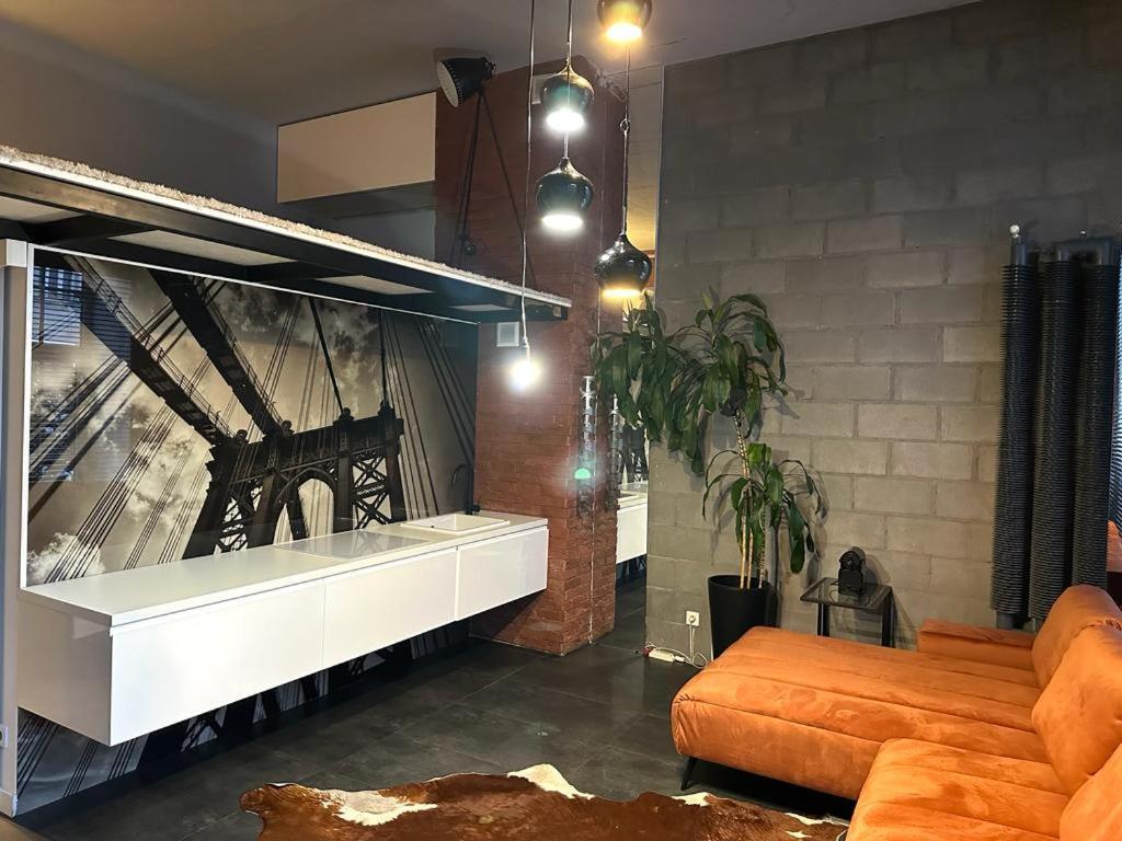 Mye - Tobaco Industrial Loft